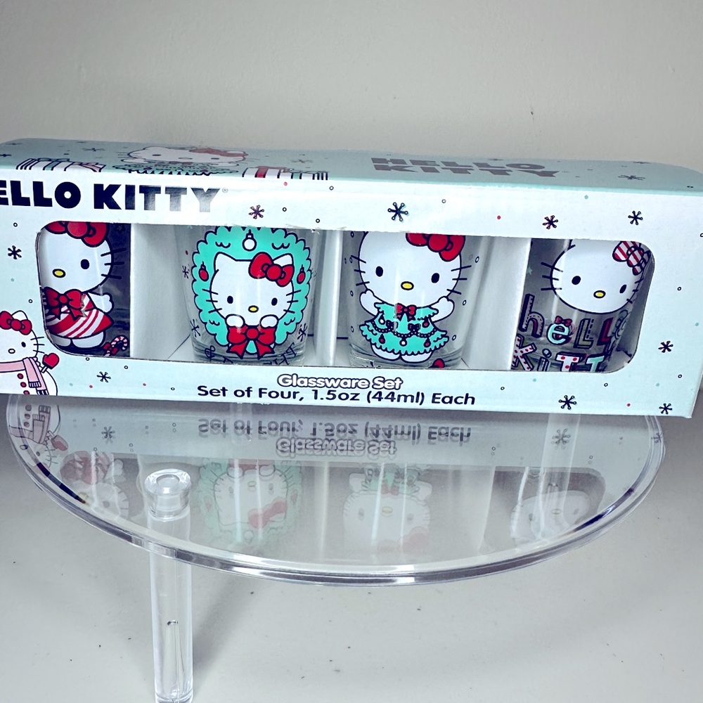 Hello Kitty Christmas Glassware Set